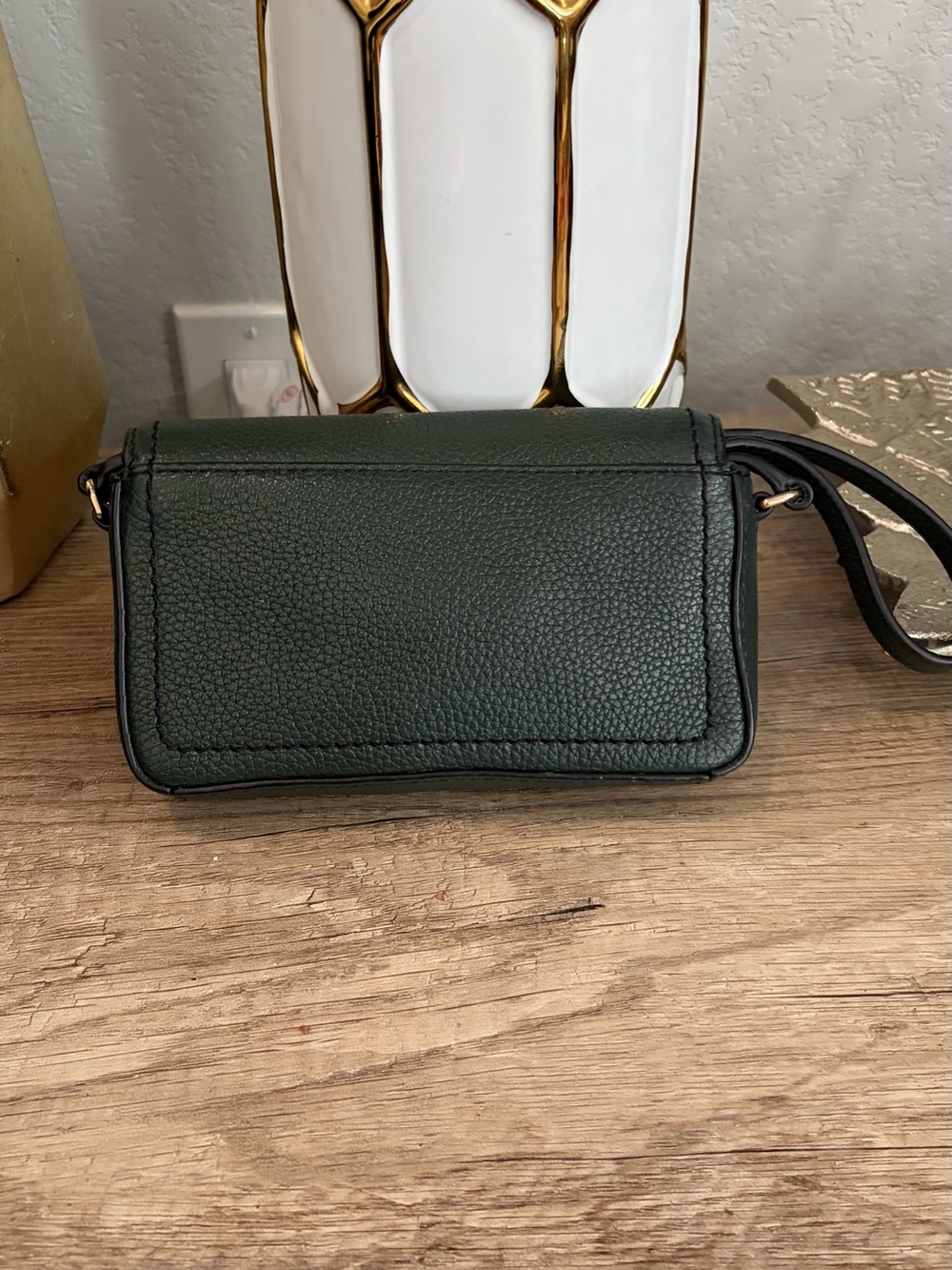 Pre-loved Marc Jacobs Forest Green Pebbled Leather Crossbody Wallet - Picture 3 of 4